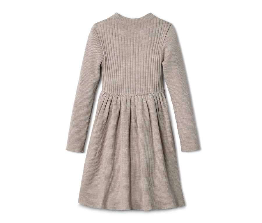 Detailansicht eines Kleides aus RWS-Wolle, mit langen Ärmeln und geripptem Design.