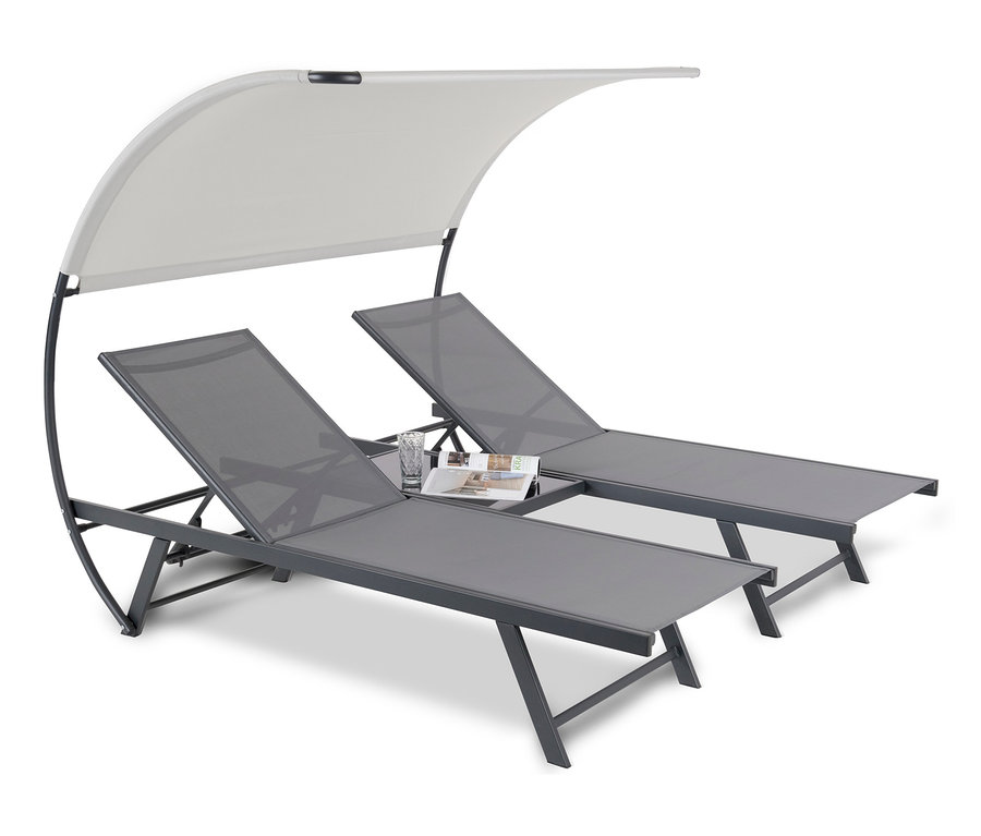 Zwei graue LECO-Sonnenbetten »Lotta« mit grauem Sonnendach und einem Glastisch in der Mitte.