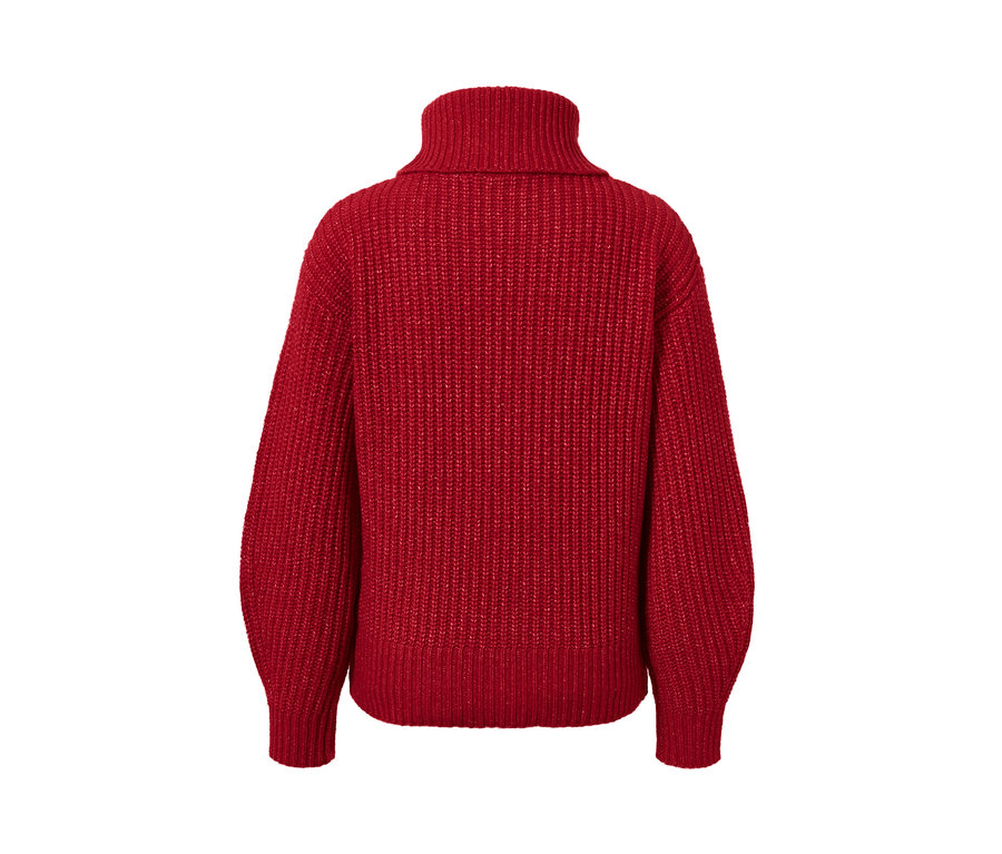 Rückansicht eines roten Grobstrick-Pullovers mit Rollkragen.