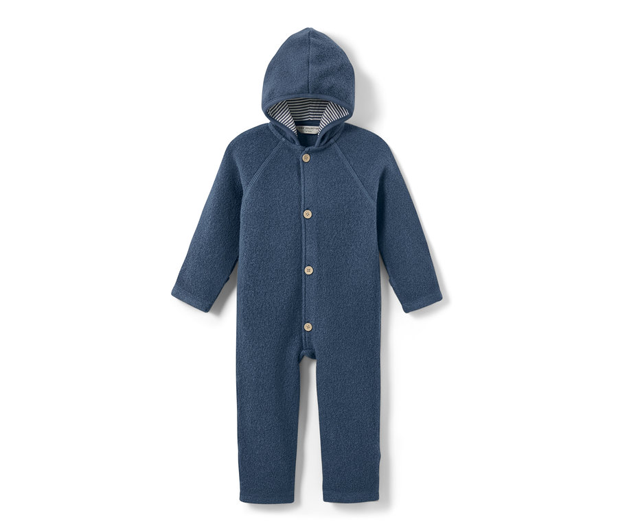 Blauer Baby-Walkoverall mit Merinowolle, Kapuze, Knopfverschluss und gestreiftem Futter.