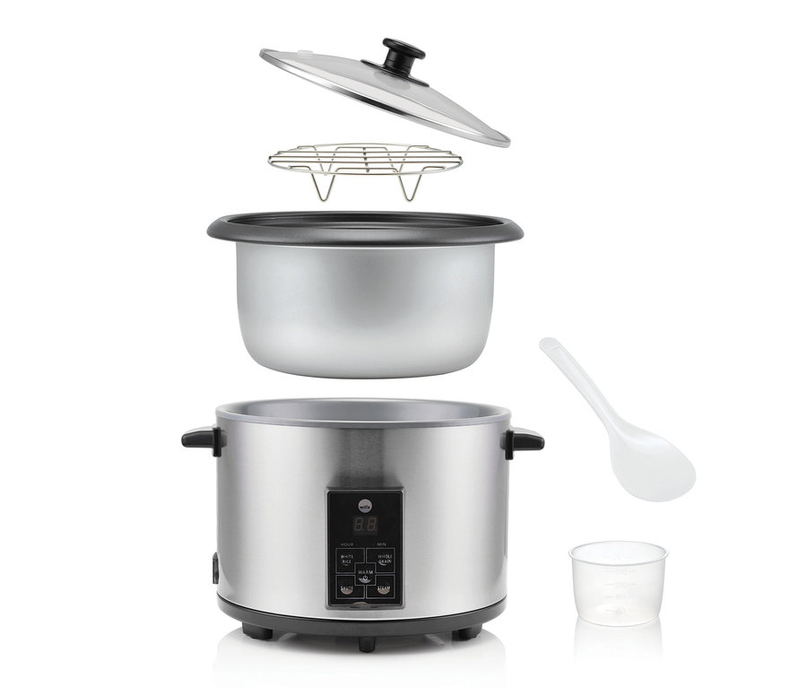 Ein zerlegter silberner WILFA Reiskocher »GOHAN RC-10CD« mit Messbecher und Löffel auf weißem Hintergrund.