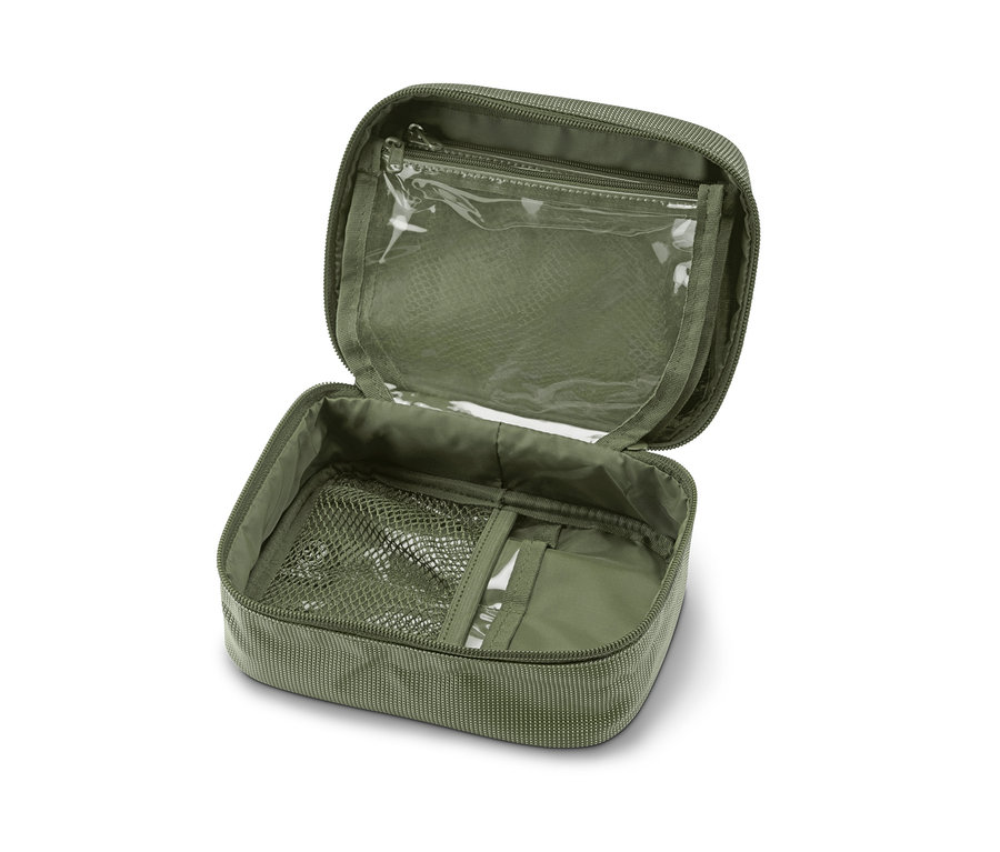 Eine offene, olivgrüne Medikamenten-Tasche mit Reißverschluss.