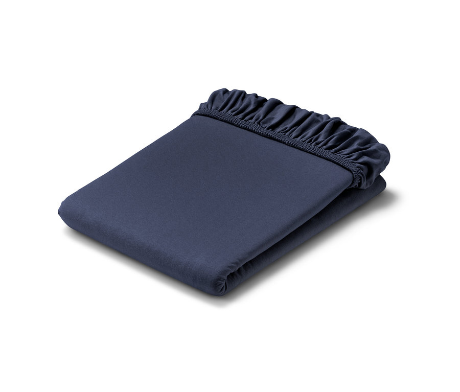 Zusammengelegtes blaues Jersey-Spannbettlaken.