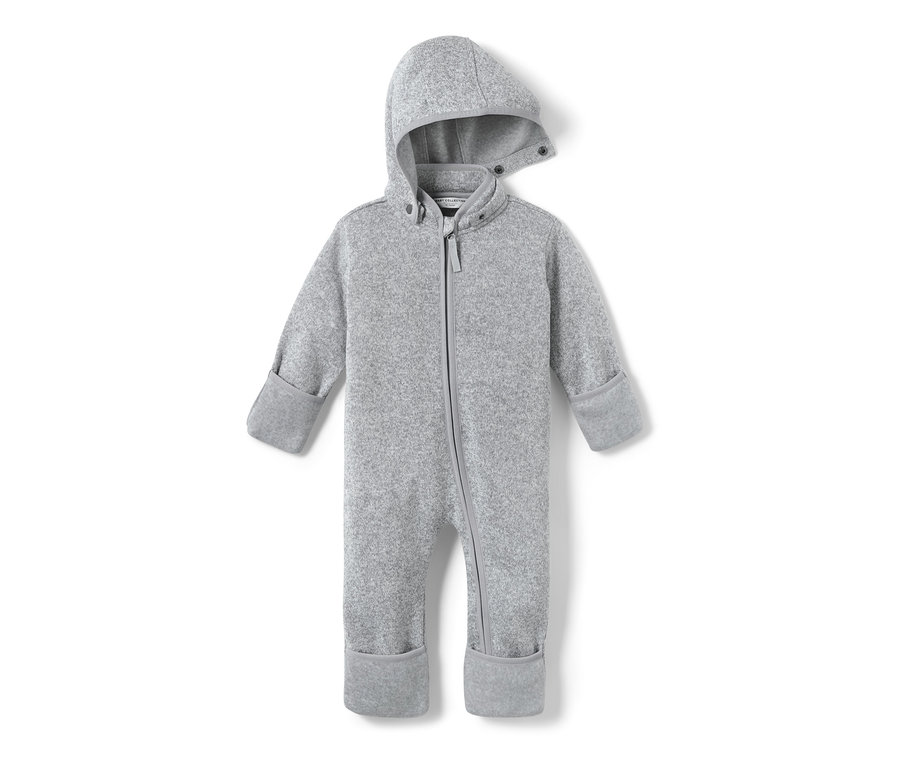 Grauer Baby-Strickfleece-Overall mit Kapuze und Reißverschluss.