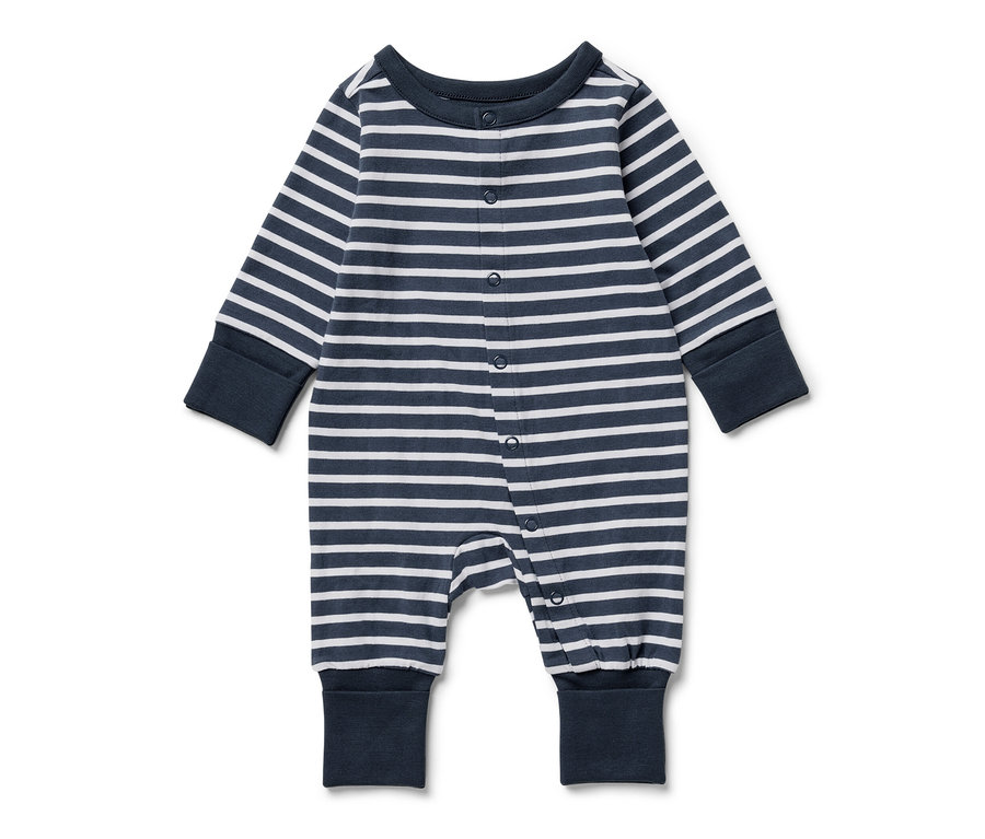 Ein dunkelblauer, weiß gestreifter Strampler aus einem 3-teiligen Baby-Set.