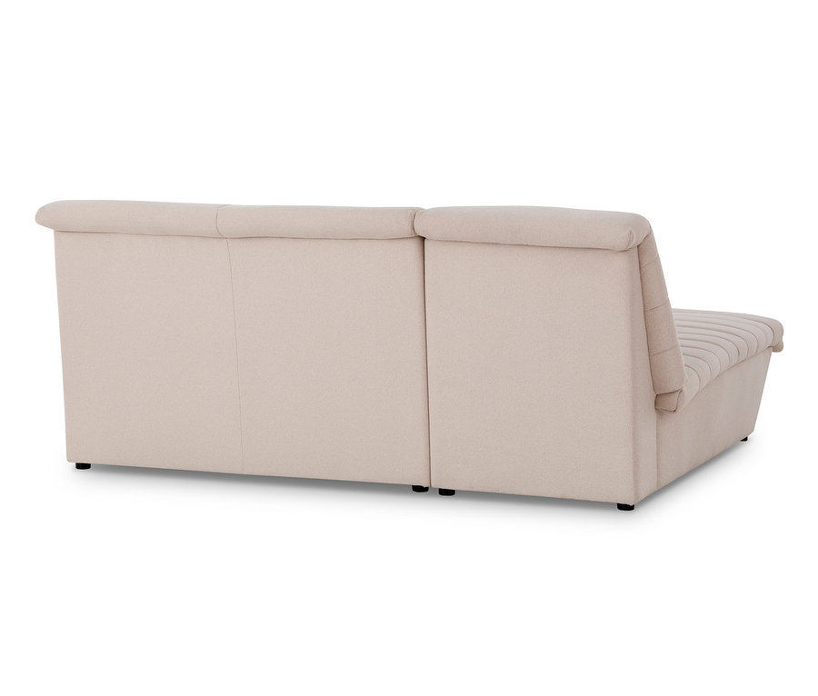 Detailansicht eines cremefarbenen Ecksofas aus der Ferne. Zu sehen ist das LOOKS by Wolfgang Joop Ecksofa, links, creme.