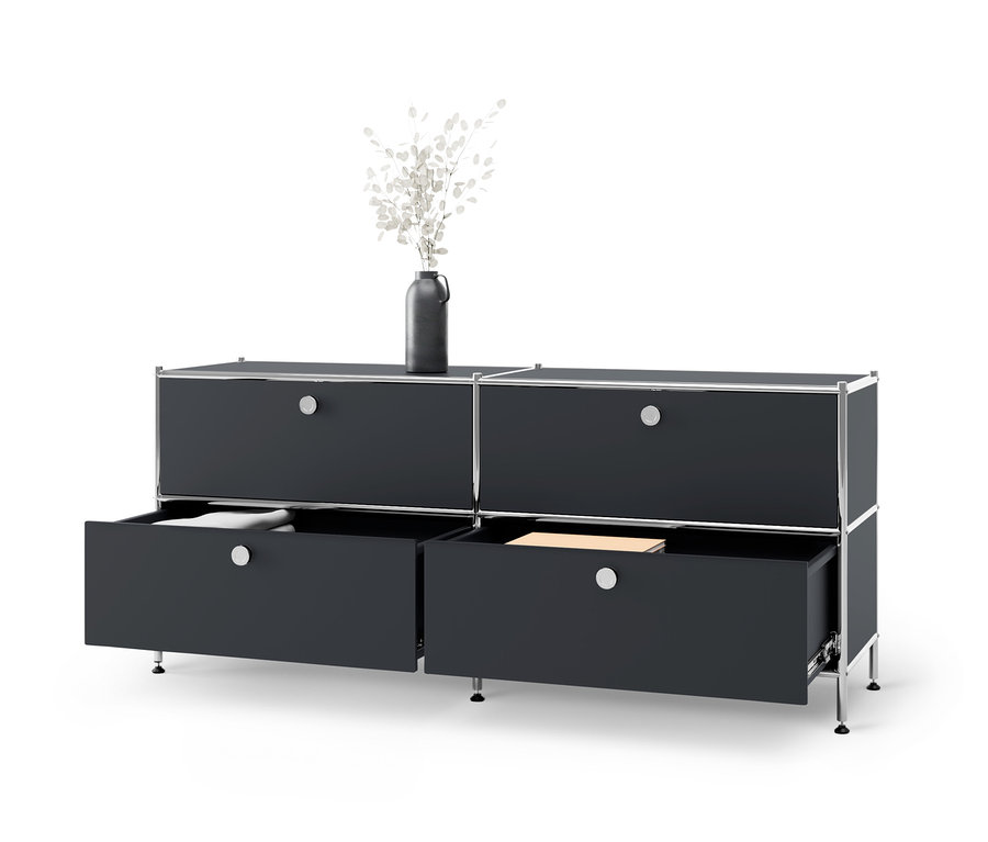 Schwarzes Lowboard Metall »CN3« mit 4 Schubladen, zwei davon sind geöffnet.