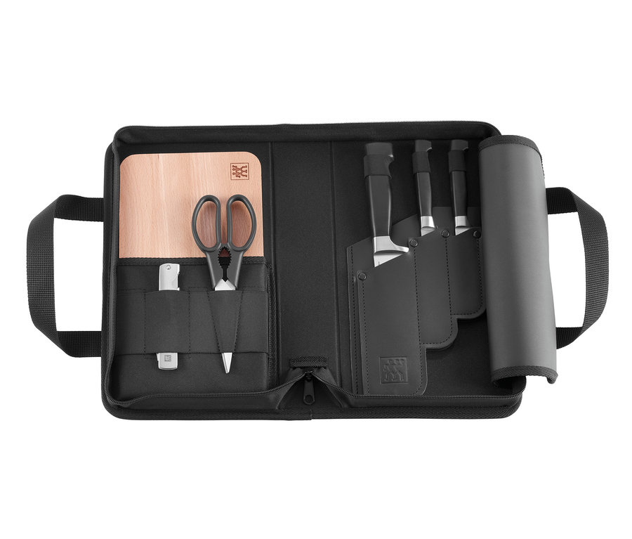 Offene schwarze ZWILLING Messer-Traveller-Set Tasche mit Messern, Schere und Schneidebrett.
