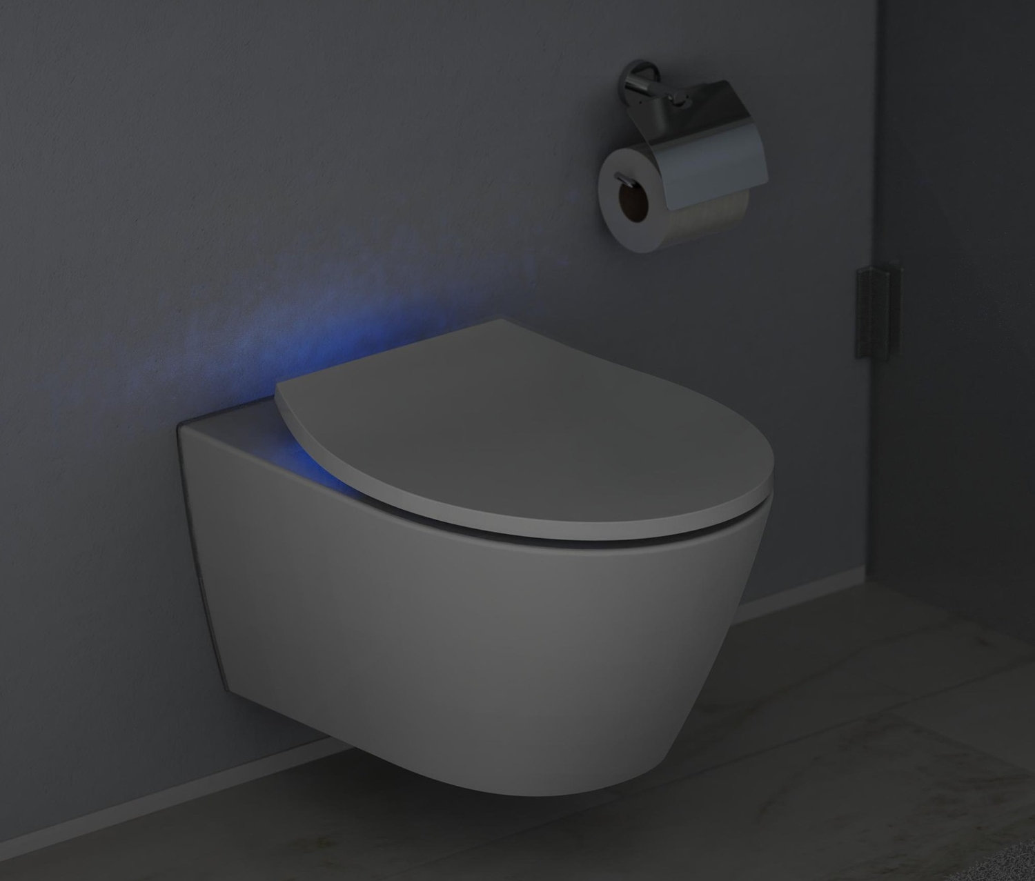 Eine weiße Duroplast WC-Sitz Toilette mit LED-Nachtlicht an der Wand neben einem Toilettenpapierhalter.