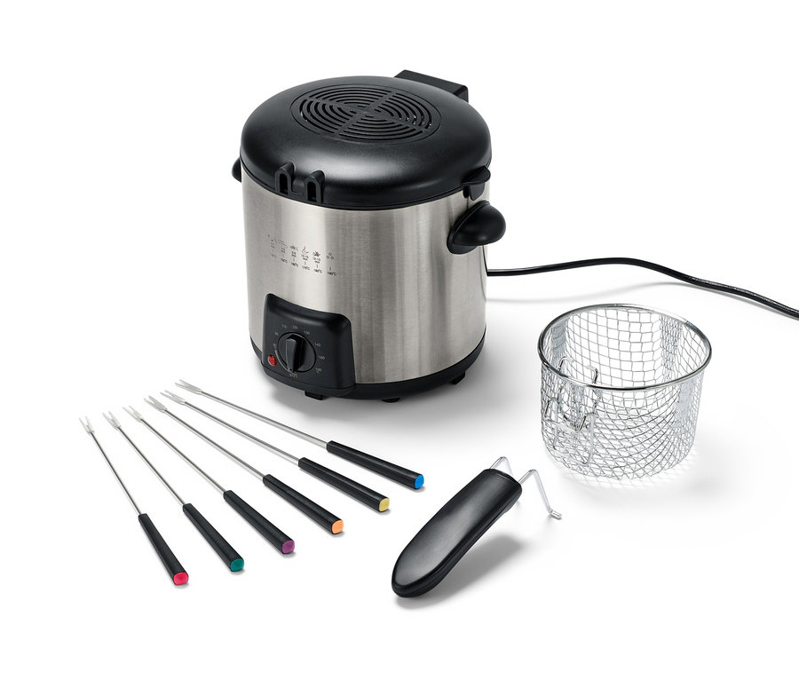 Mini-Fritteuse-und-Fondue mit sechs bunten Gabeln und Korb.