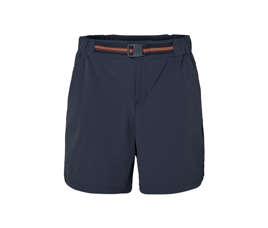 Funktionswandershorts mit orangefarbenem Gürtel.