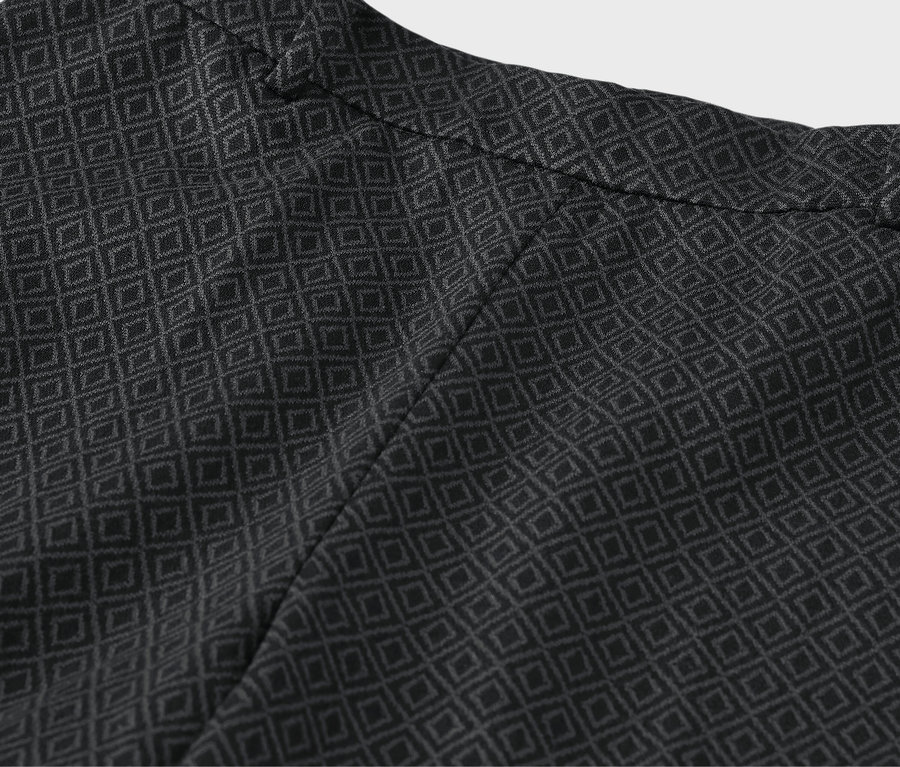 Detailaufnahme vom oberen Teil einer Hose mit geometrischem Muster.