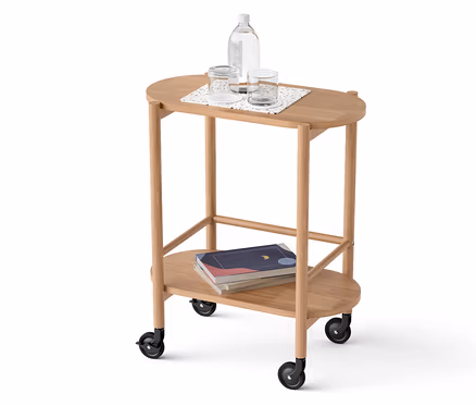 Barwagen aus Massivholz mit 2 Ebenen, auf dem oberen Regal eine Wasserflasche und Gläser, unten Bücher.