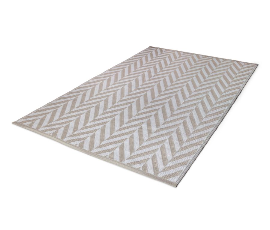 Beige-hellgrauer Outdoor-Teppich, ca. 165 x 115 cm, mit Fischgrätenmuster.