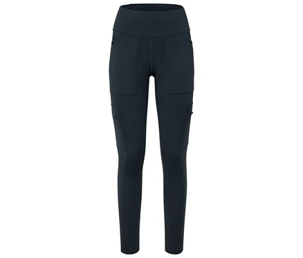 Eine schwarze Outdoor-Thermotight mit Taschen.