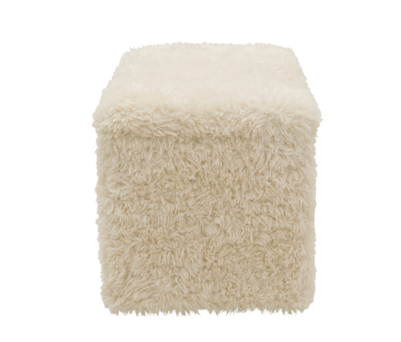 Ein cremefarbener, flauschiger DOMO Hocker mit Stauraum vor einem weißen Hintergrund.