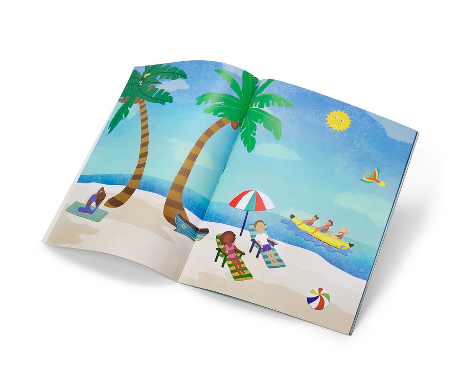 Aufgeschlagenes Stickerbuch »Am Meer« zeigt eine Illustration eines Strandes mit Palmen und Menschen.