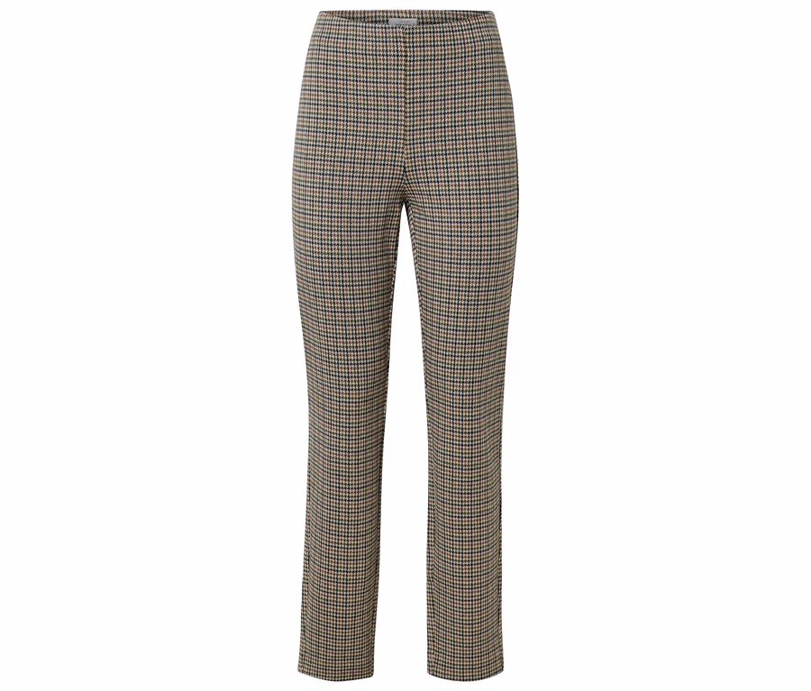 Eine Hose mit braunem und schwarzem Karomuster ist auf einem weißen Hintergrund zu sehen.