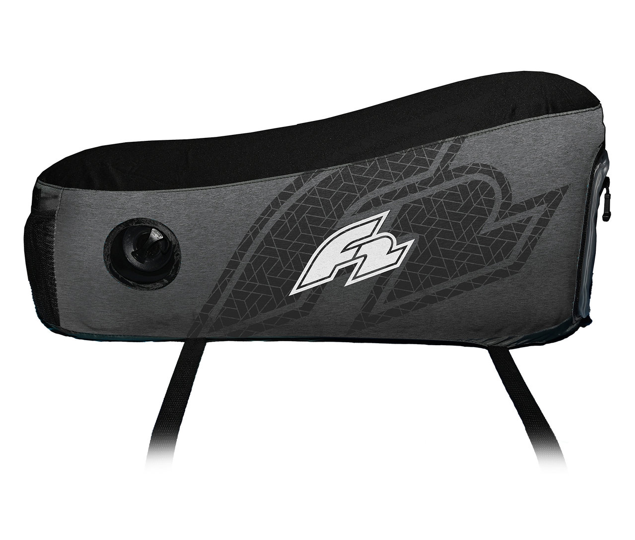 Der F2 SUP Horse Seat Kajak-Sitz ist grau mit schwarzem Sitzpolster und hat ein weißes F2-Logo.