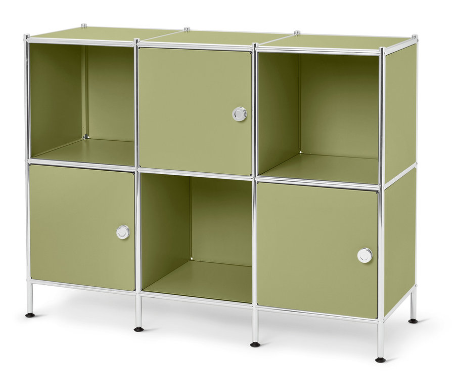 Ein grünes modulares Regal mit Chromrahmen und sechs Fächern, von denen drei mit Türen versehen sind.