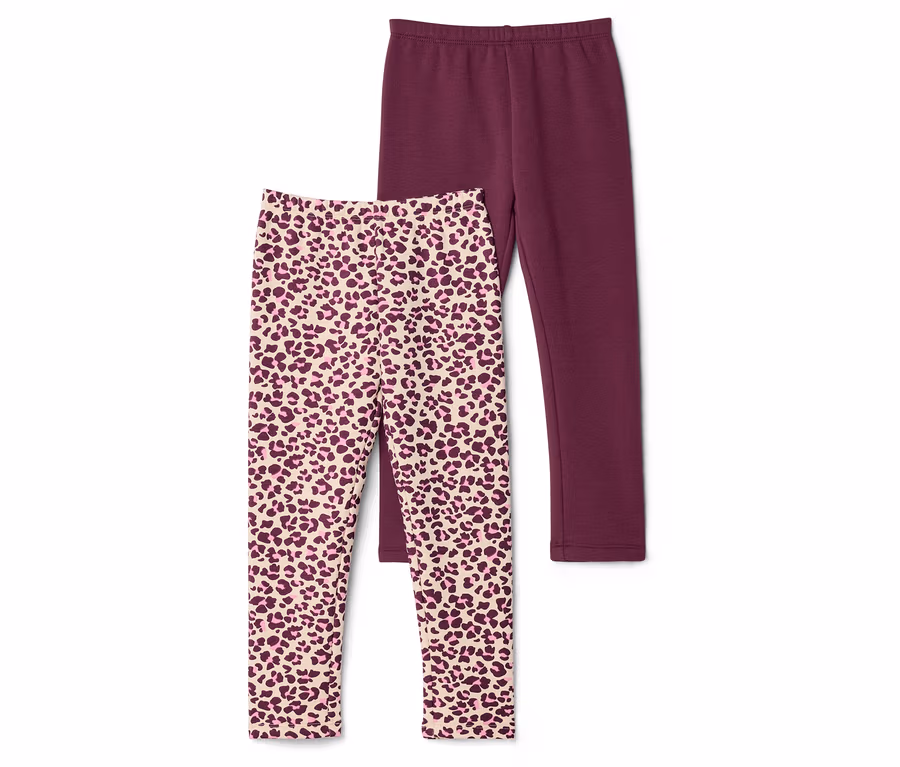 Zwei Leggings liegen übereinander, eine einfarbig weinrot, die andere mit Leopardenmuster in Beige und Weinrot.