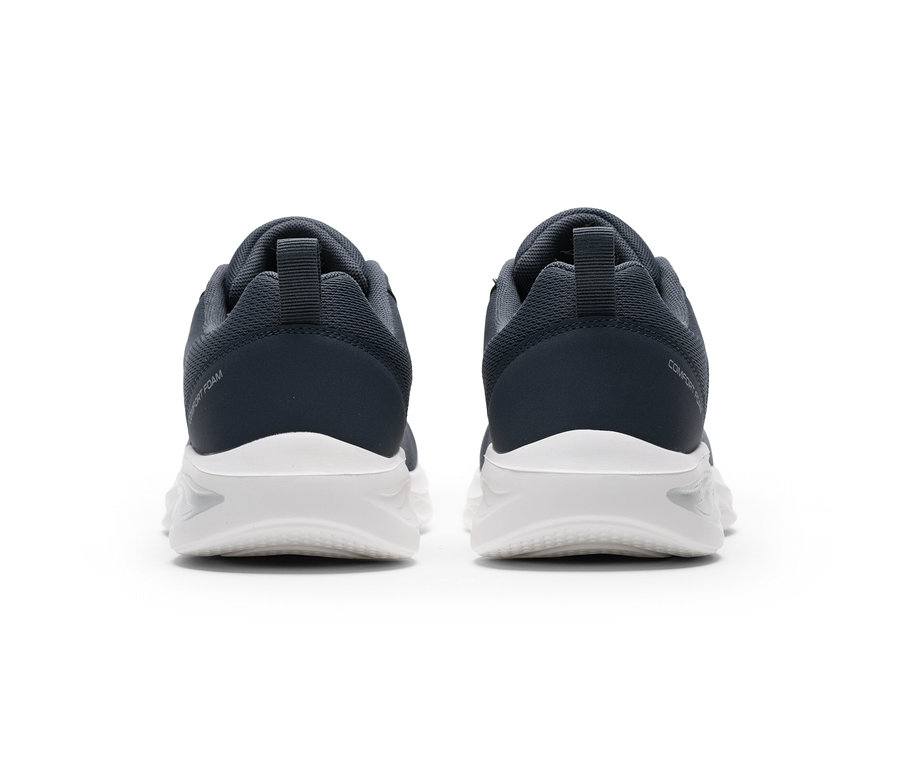 Zwei dunkelgraue Sportschuhe mit weißen Sohlen, von hinten gesehen. Am linken Schuh steht „COMFORT FOAM“, am rechten „COMFORT“.