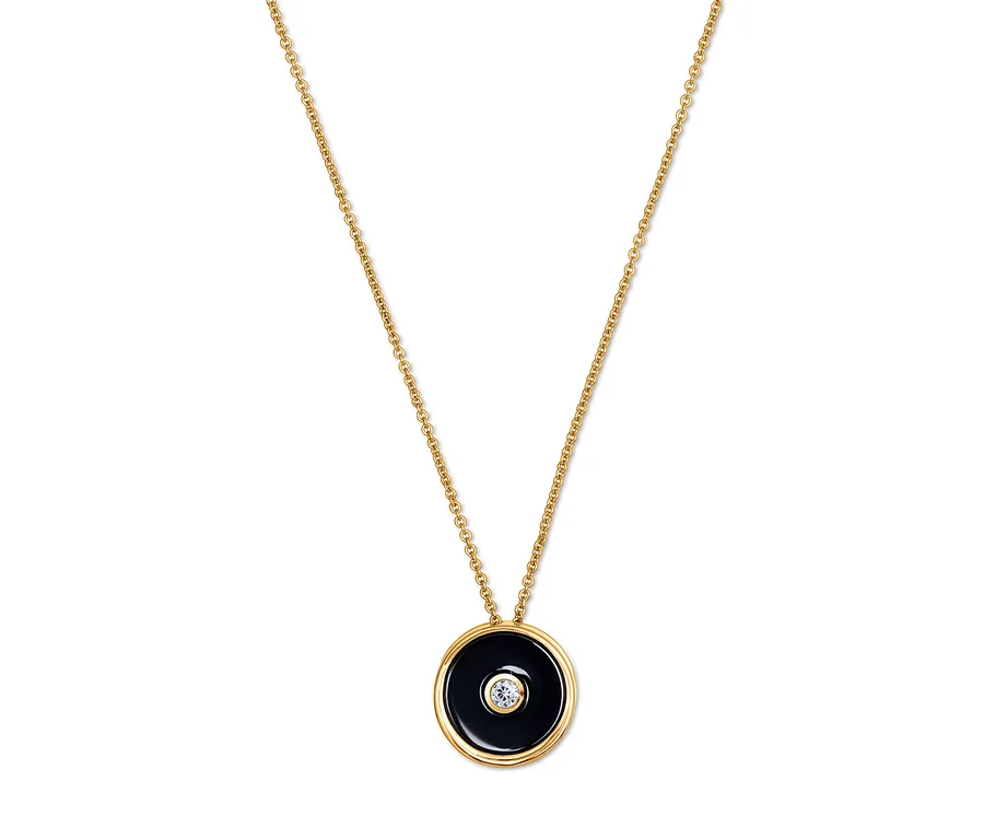 Goldene Halskette mit schwarzem, rundem Anhänger und kleinem Diamanten in der Mitte.