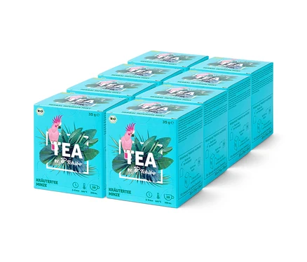 Mehrere Packungen Kräutertee Minze von Tchibo sind in einer Reihe angeordnet.