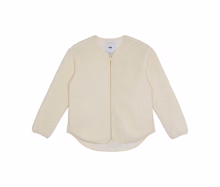 Cremefarbene FILA Damen-Teddyfleece-Jacke mit Reißverschluss und rundem Halsausschnitt.