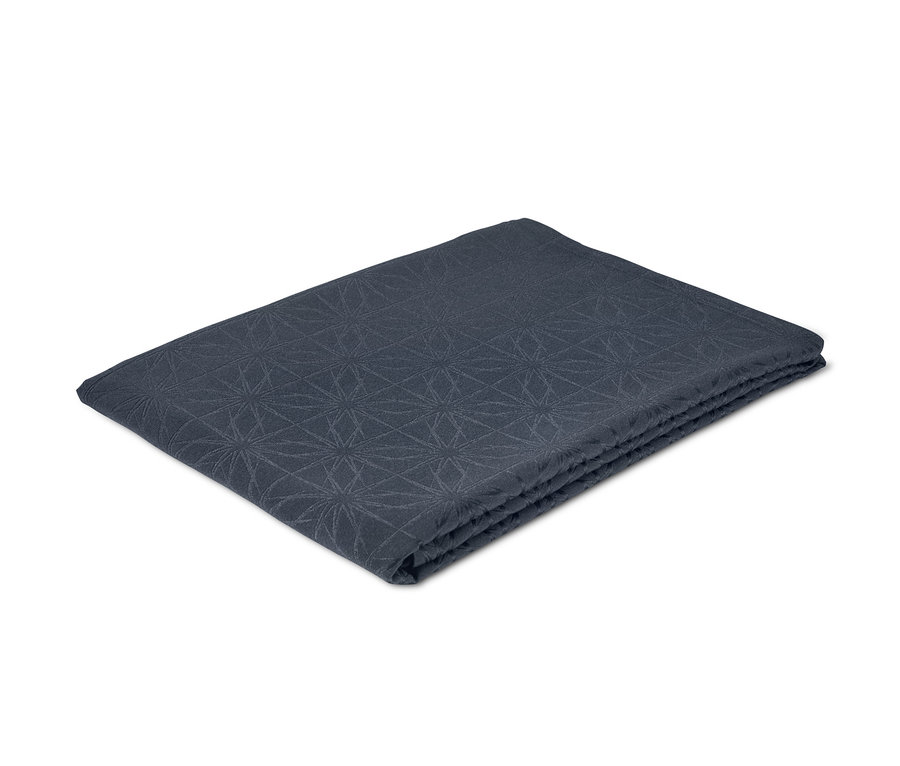Eine gefaltete Jacquard-Tischdecke.