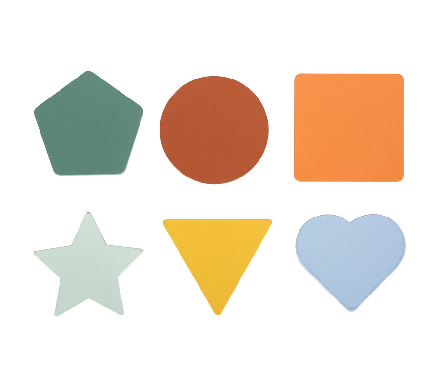 Sechs bunte geometrische Formen auf weißem Hintergrund: ein grünes Fünfeck, ein brauner Kreis, ein orangefarbenes Quadrat, ein hellgrüner Stern, ein gelbes Dreieck und ein hellblaues Herz.