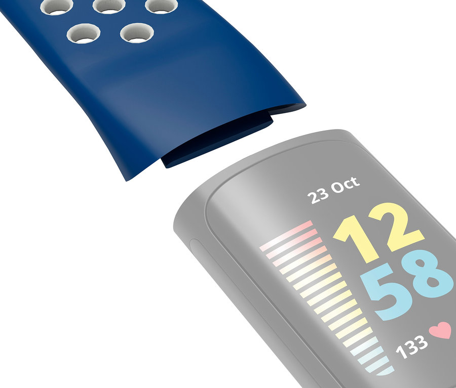 Nahaufnahme des blauen Ersatzarmbands für den Fitbit Charge 5 Aktivitäts-Tracker.
