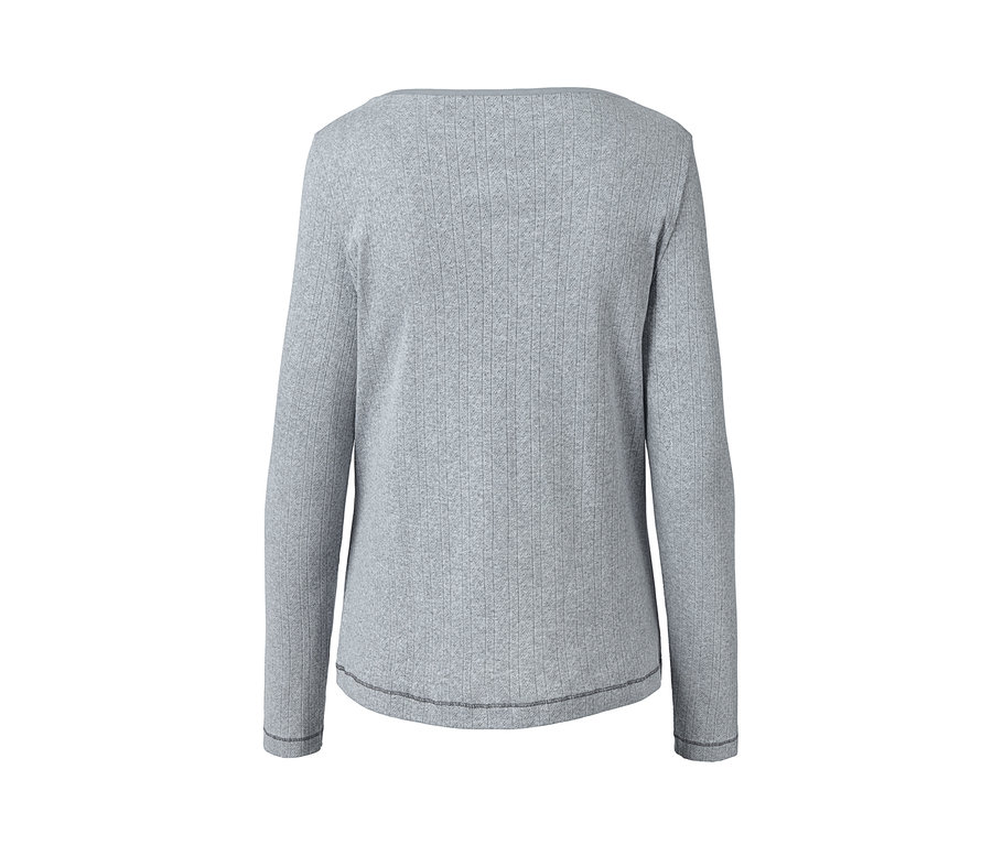 Detailansicht eines grauen Ajour-Pyjamas.