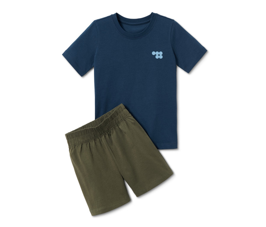 Marineblaues Kurzarm-Pyjamaoberteil und olivgrüne Bio-Baumwollshorts.