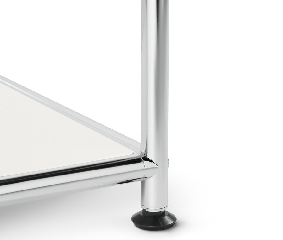 Detailaufnahme eines offenen, weißen Metallregals »CN3«.