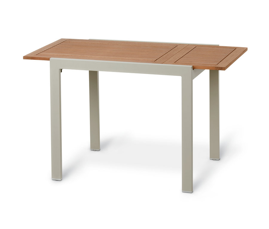 Ein ausziehbarer Gartentisch mit Aluminiumbeinen und einer Tischplatte aus Eukalyptusholz.