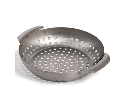 Ein leerer, runder Grillkorb aus Edelstahl, Teil eines 3er Sets.