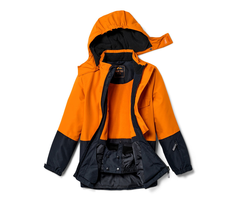 Orange-schwarze Ski- und Snowboardjacke liegt offen auf einem weißen Hintergrund.