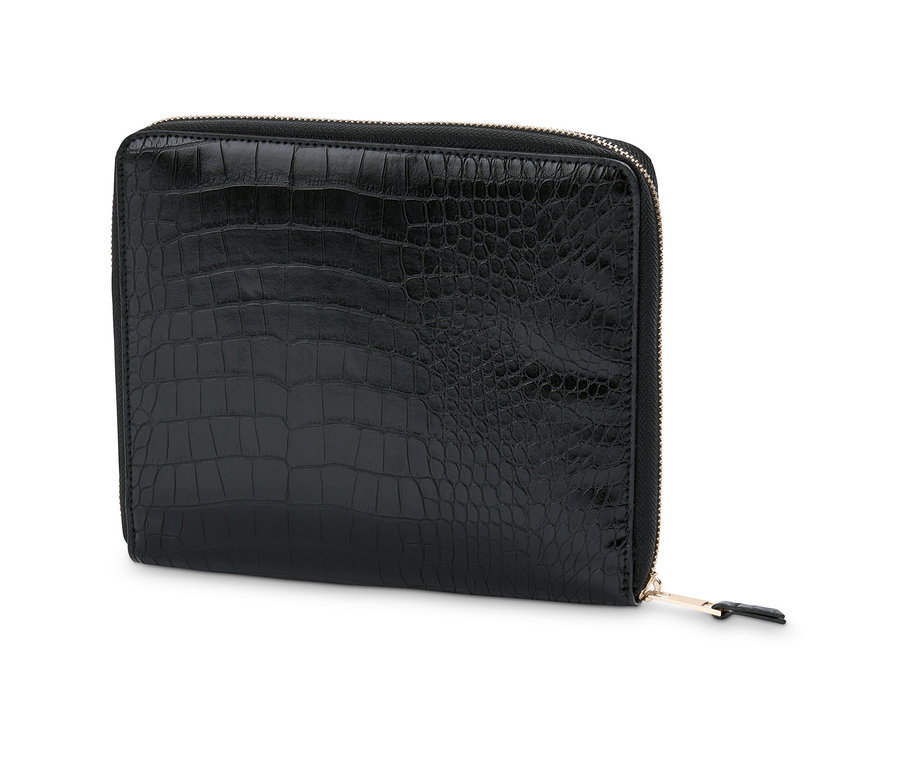 Ein schwarzer Reiseorganizer auf weißem Hintergrund.