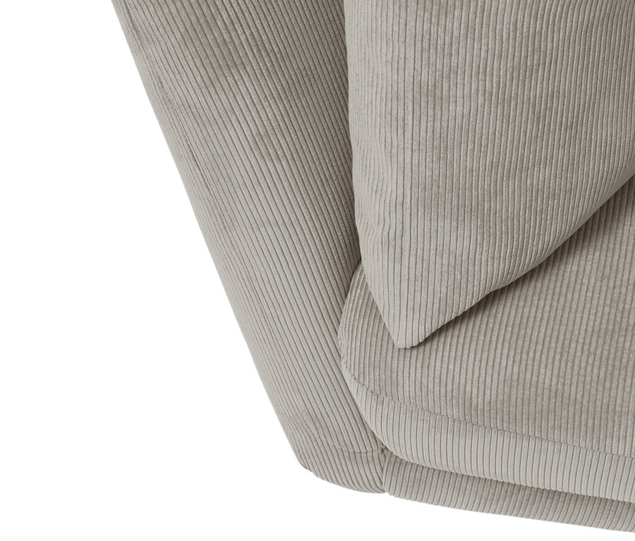 Detailansicht eines beigen SCAPA 2,5-Sitzer-Cordsofas.