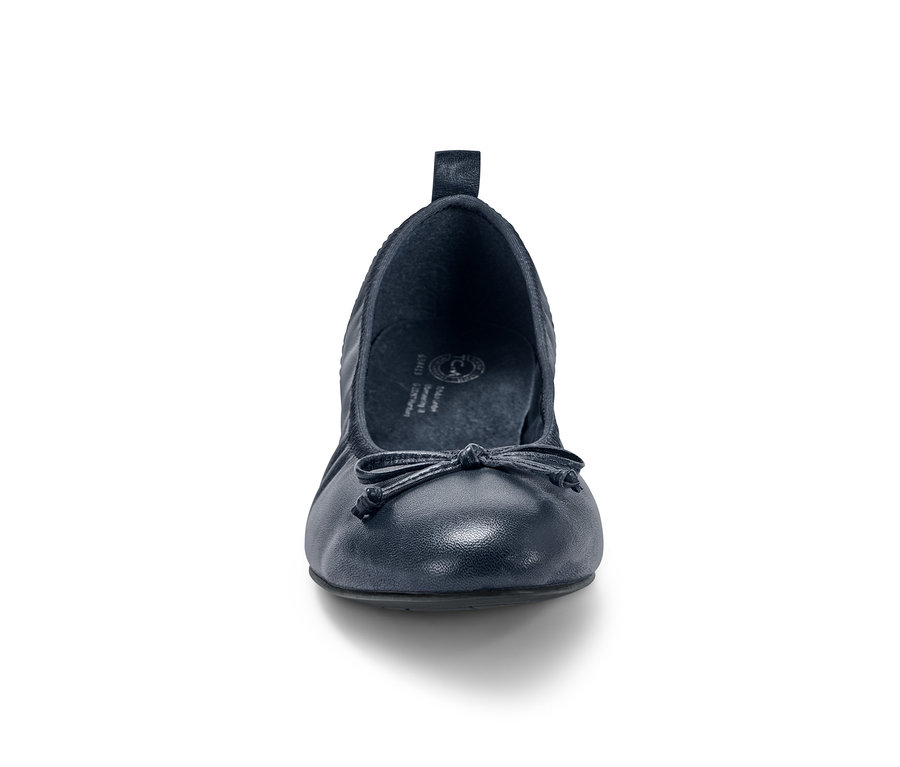 Detailaufnahme eines Leder-Ballerinas.