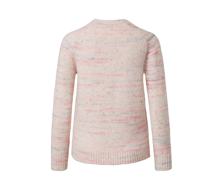 Ein Grobstrick-Pullover mit Effektgarn von hinten.