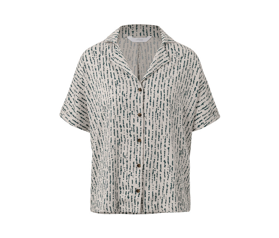 Beiger, kurzärmeliger Pyjama mit grünen Punkten.