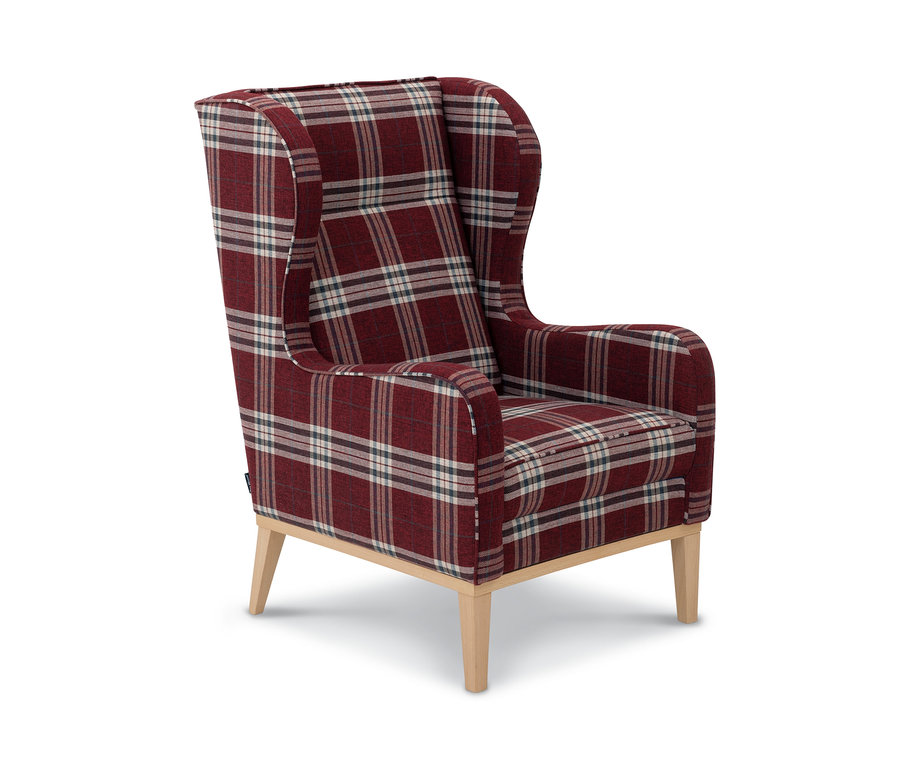 Ein rot karierter Ohrensessel »Anthony« steht auf einem weißen Untergrund.