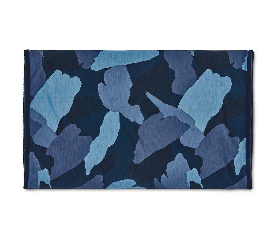 Thermo-Fleecekragen mit blauem Tarnmuster.
