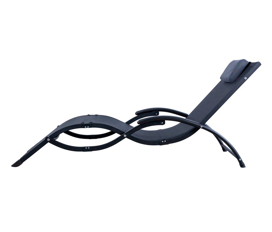 Eine schwarze Leco Sonnenliege »Katharina« vor weißem Hintergrund.