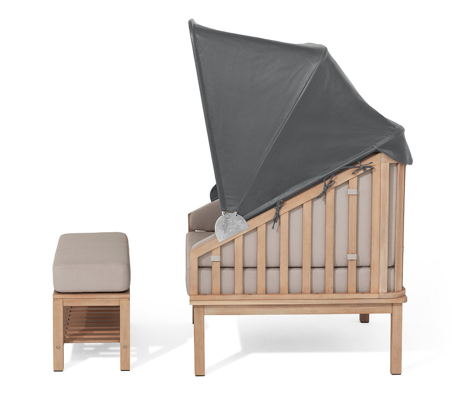 Seitenansicht des Premium-Lounge-Strandkorbs mit Sonnenschutz-Dach und Fußteil.