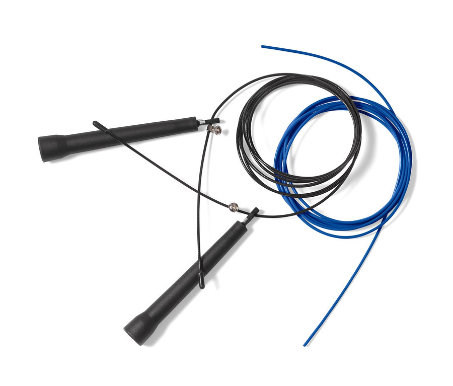 Schwarzes Springseil »Speed« mit blauem Ersatzseil.