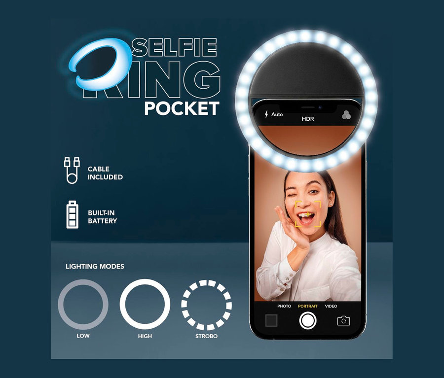 Frau macht ein Selfie mit einem LED-Selfie-Lichtring mit 30 LEDs.