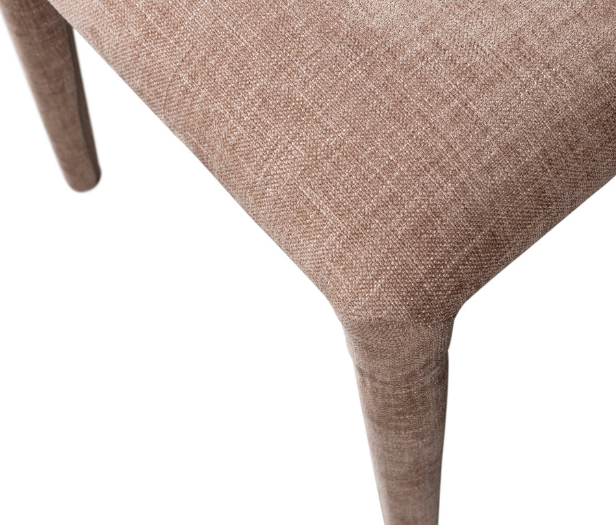 Detailaufnahme eines sandfarbenen BePureHome Esszimmerstuhls »Permit«.